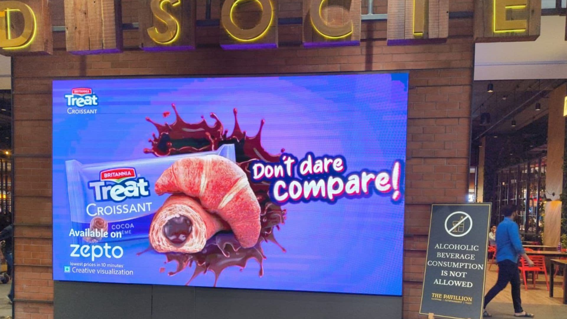 pDOOH serves up delicious looking Cluster Adaptive ads stealing the spotlight