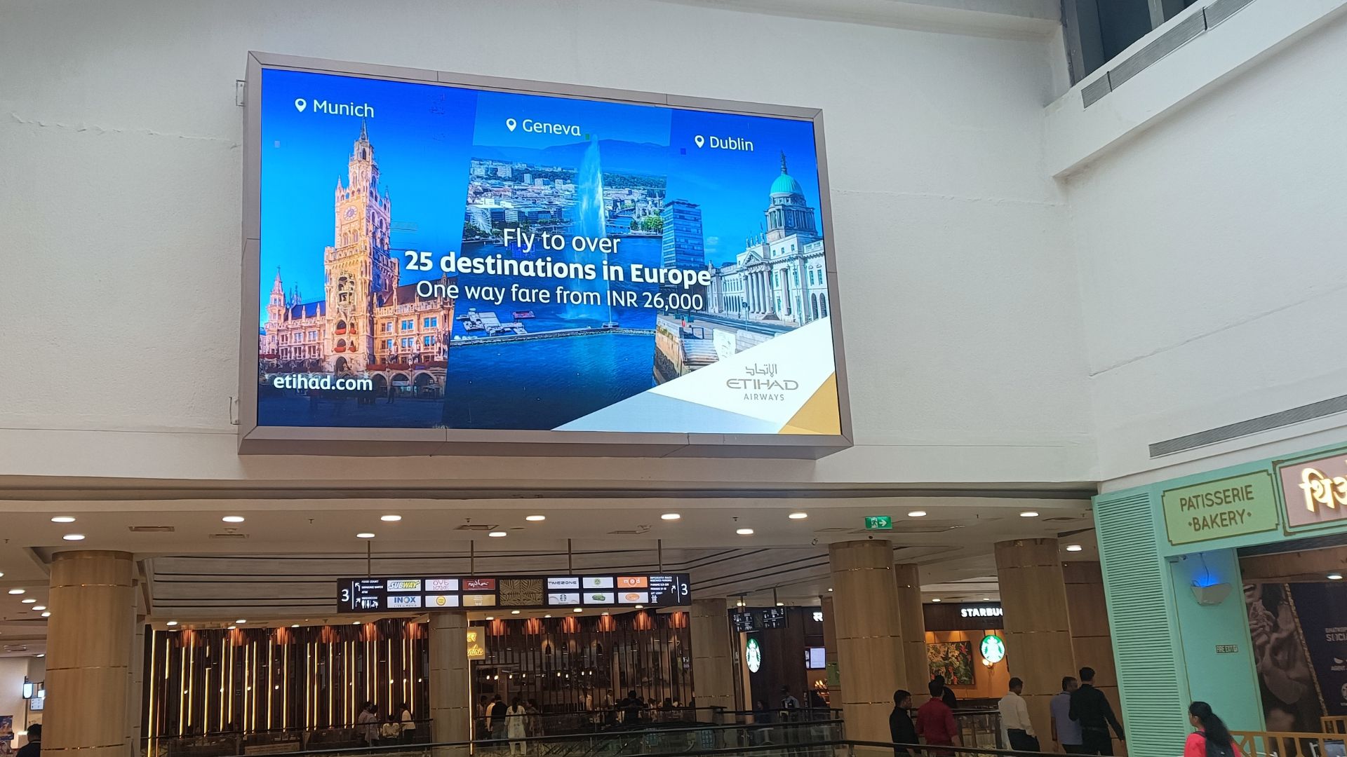 Etihad Presents their Flight Deals programmatically across DOOH Screens